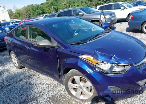 2013 Hyundai Elantra Gls/Limited z USA, uszkodzony, nr VIN 5NPDH4AE1DH366361